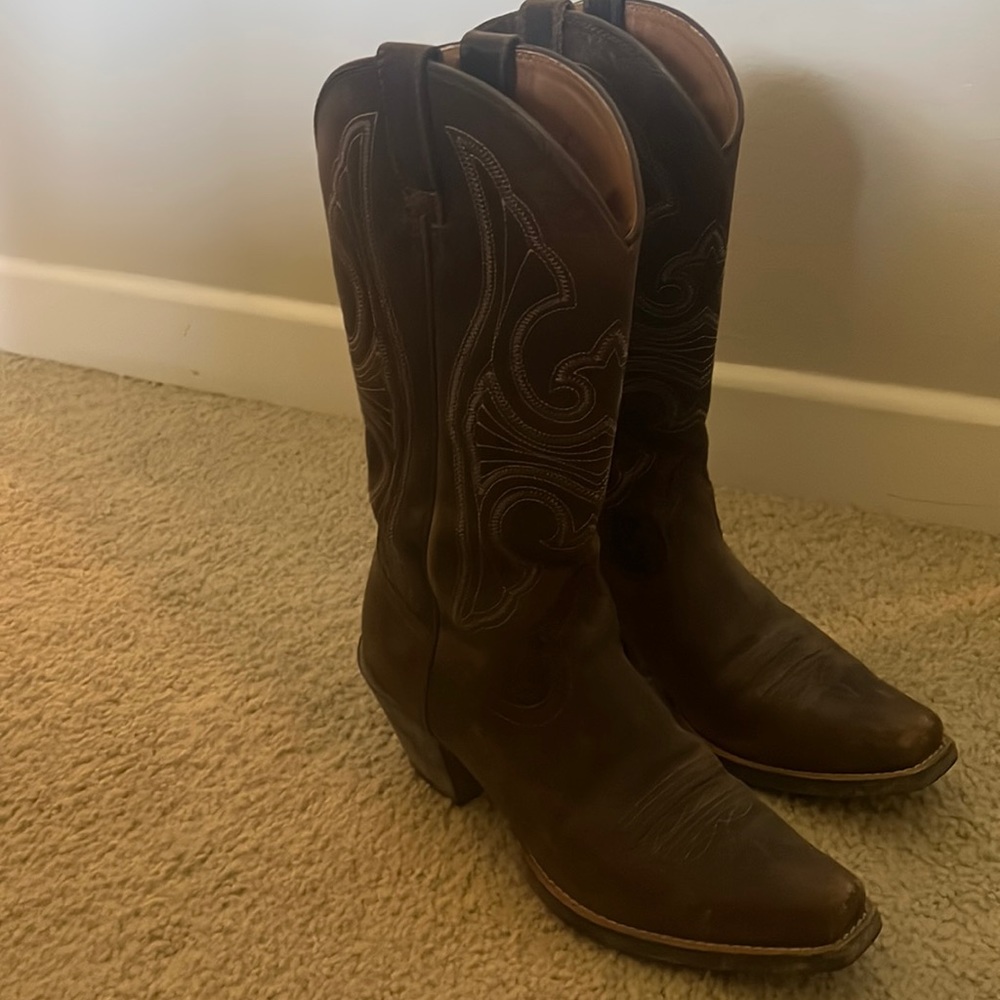 Cowboy boots. Size 7. Brown